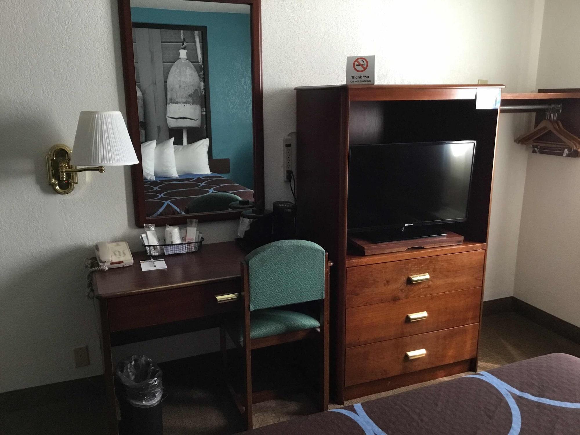 Super 8 By Wyndham Portland/Westbrook Area Ξενοδοχείο Εξωτερικό φωτογραφία