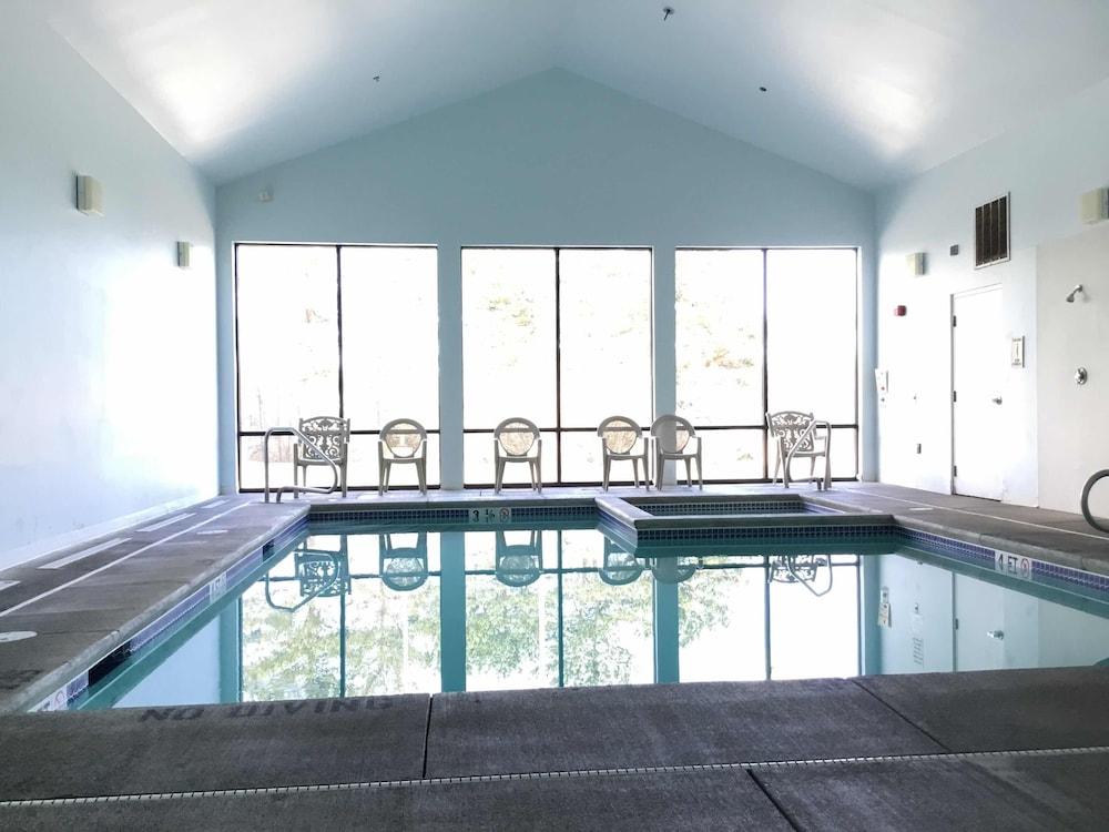 Super 8 By Wyndham Portland/Westbrook Area Ξενοδοχείο Εξωτερικό φωτογραφία
