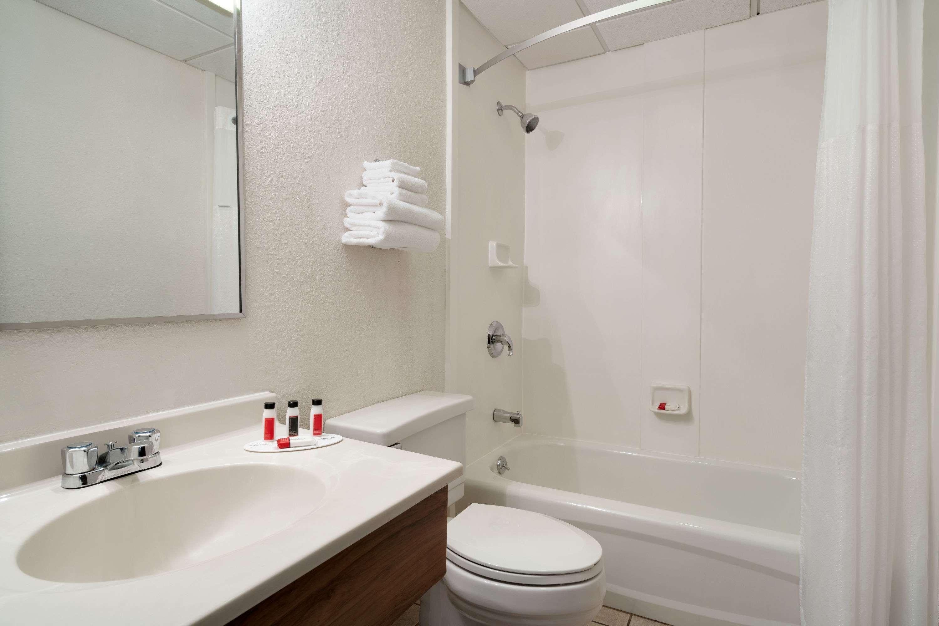 Super 8 By Wyndham Portland/Westbrook Area Ξενοδοχείο Εξωτερικό φωτογραφία