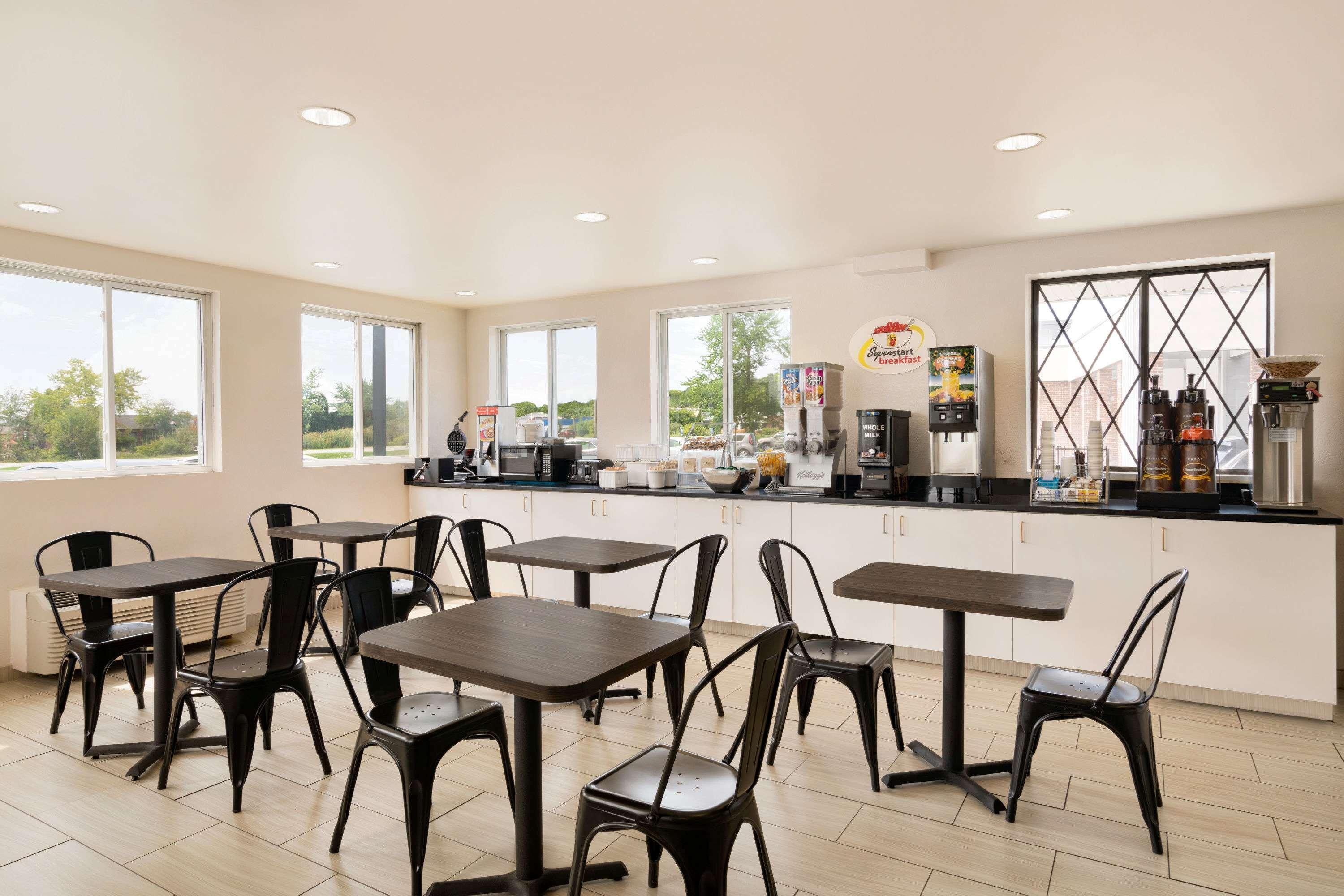 Super 8 By Wyndham Portland/Westbrook Area Ξενοδοχείο Εξωτερικό φωτογραφία
