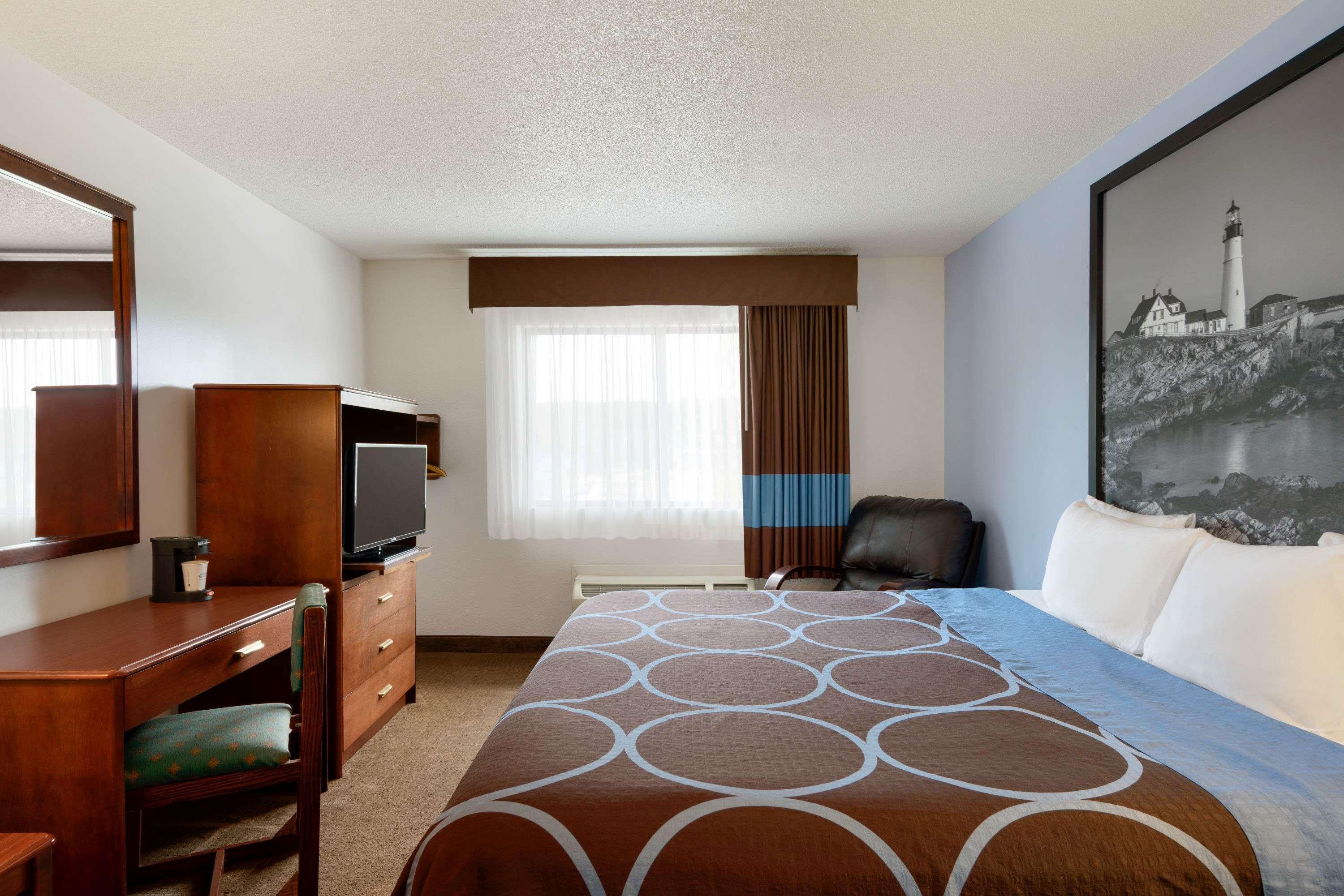 Super 8 By Wyndham Portland/Westbrook Area Ξενοδοχείο Εξωτερικό φωτογραφία