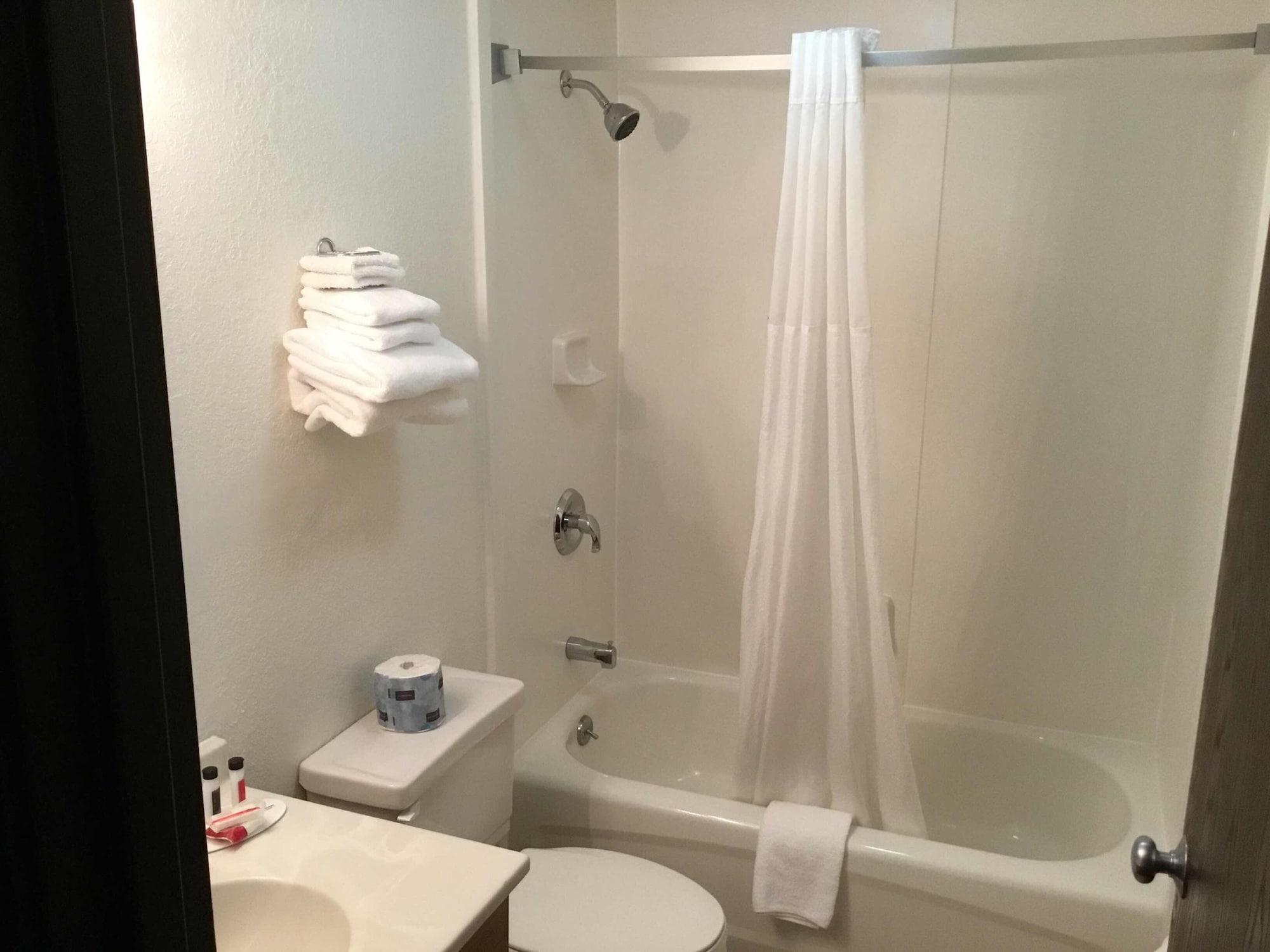 Super 8 By Wyndham Portland/Westbrook Area Ξενοδοχείο Εξωτερικό φωτογραφία