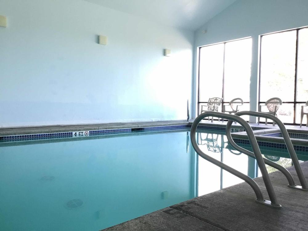 Super 8 By Wyndham Portland/Westbrook Area Ξενοδοχείο Εξωτερικό φωτογραφία