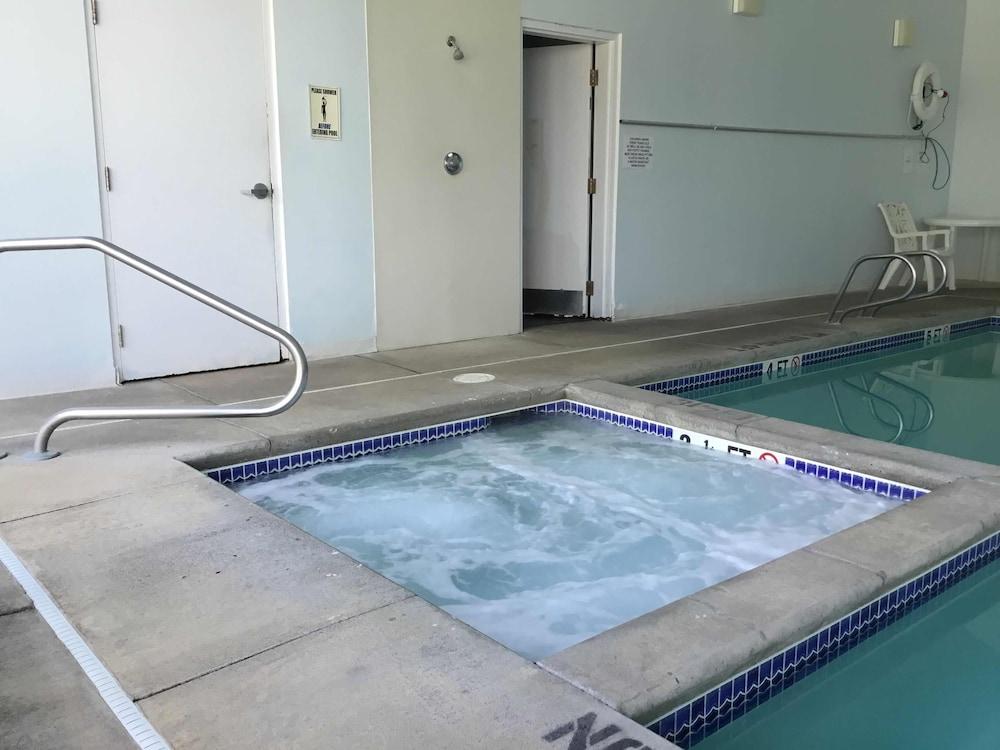 Super 8 By Wyndham Portland/Westbrook Area Ξενοδοχείο Εξωτερικό φωτογραφία