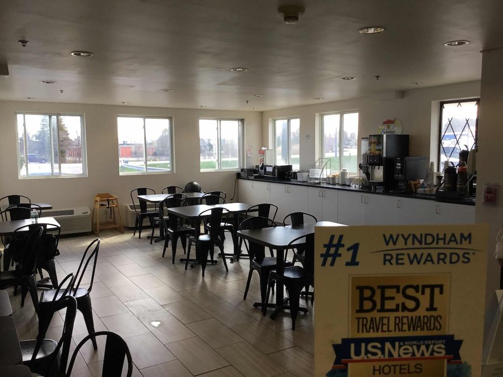 Super 8 By Wyndham Portland/Westbrook Area Ξενοδοχείο Εξωτερικό φωτογραφία