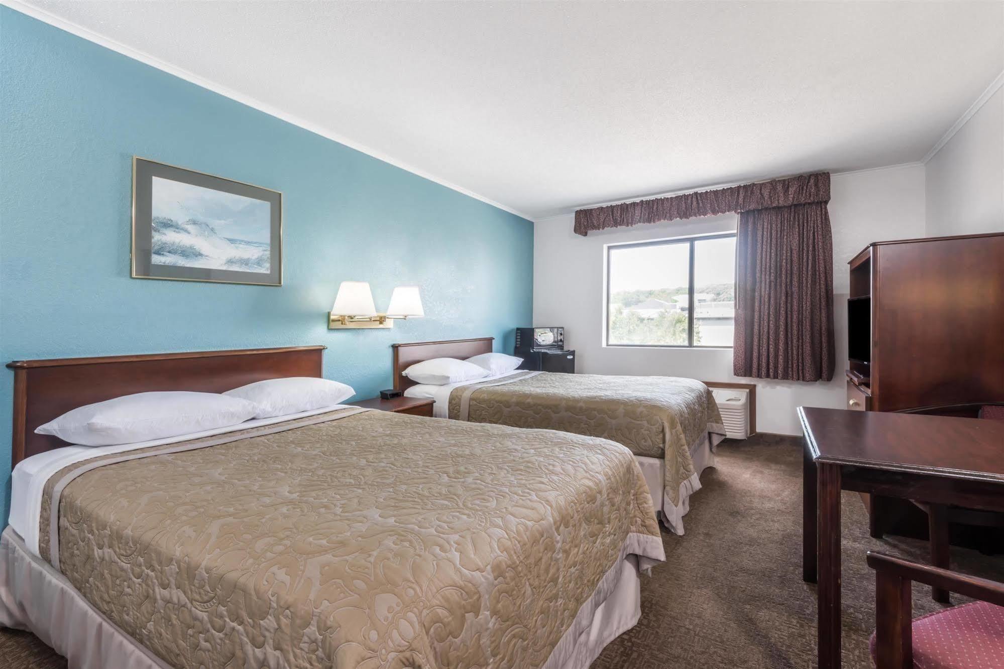 Super 8 By Wyndham Portland/Westbrook Area Ξενοδοχείο Εξωτερικό φωτογραφία
