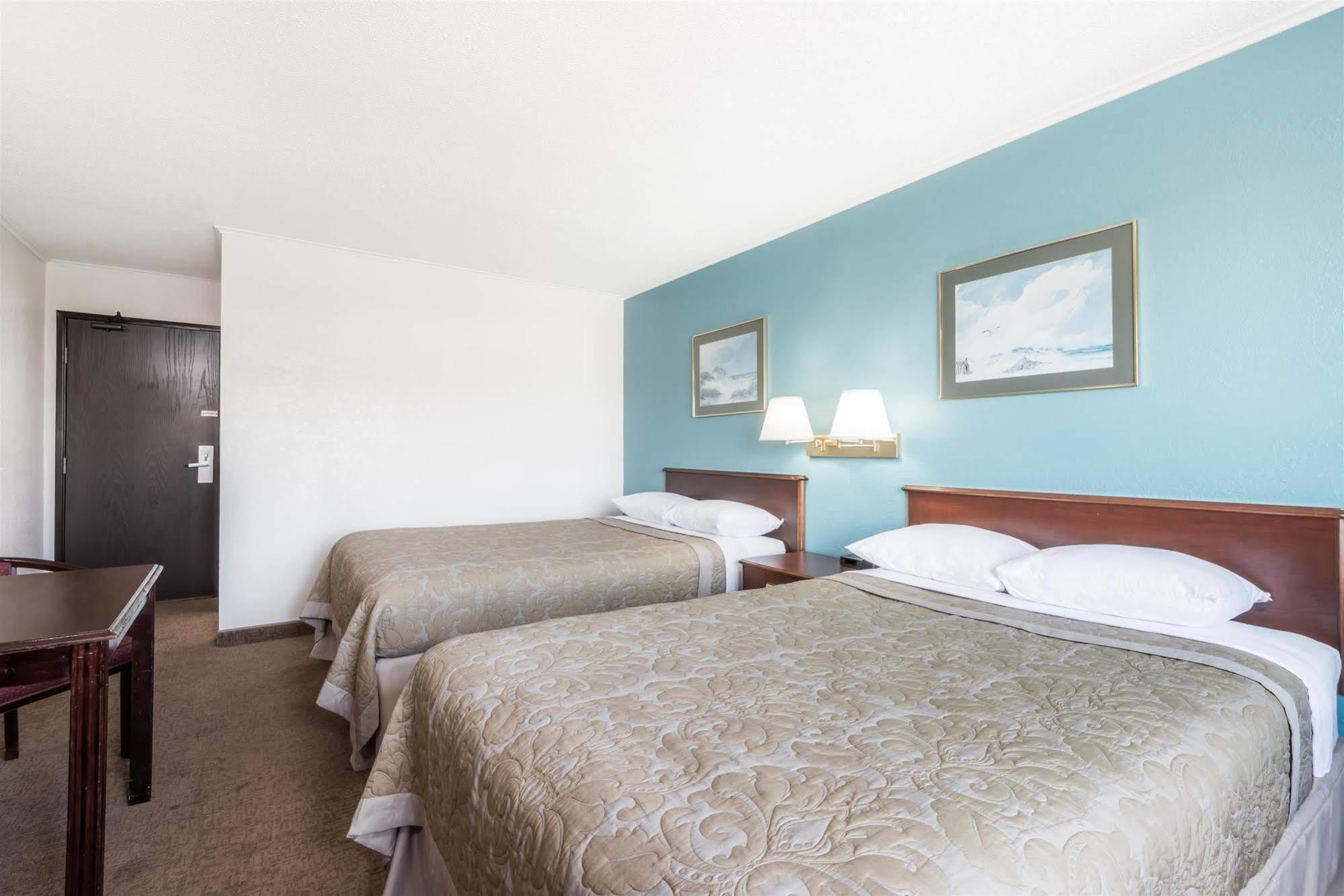 Super 8 By Wyndham Portland/Westbrook Area Ξενοδοχείο Εξωτερικό φωτογραφία