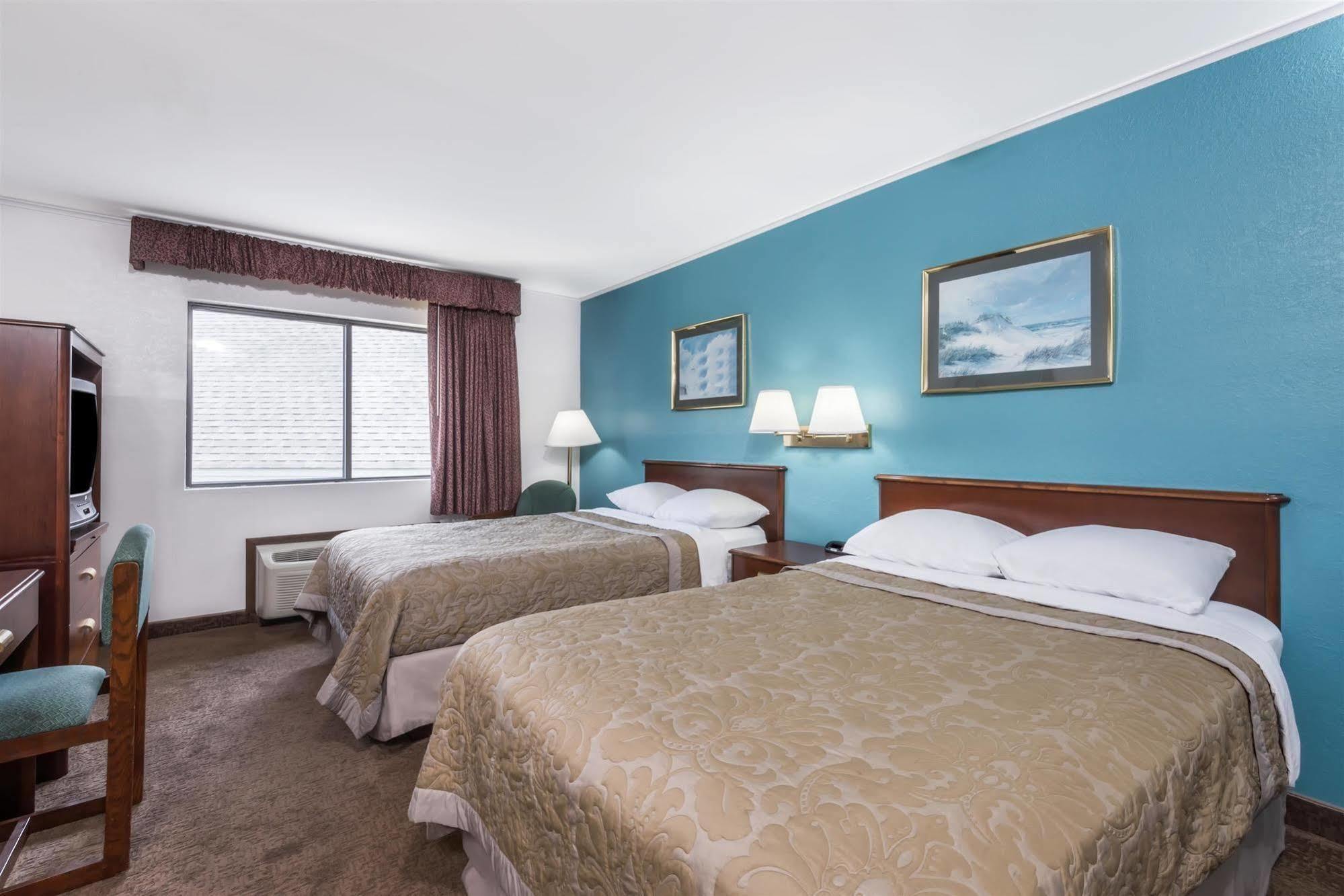 Super 8 By Wyndham Portland/Westbrook Area Ξενοδοχείο Εξωτερικό φωτογραφία