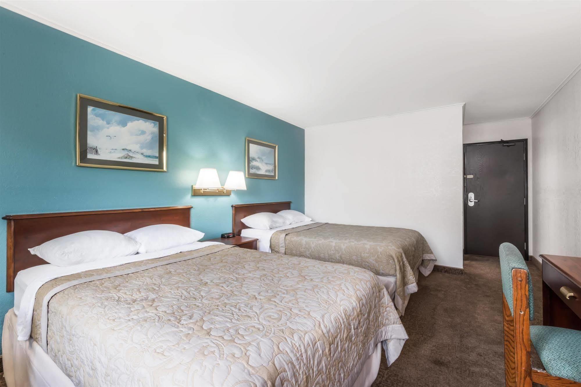 Super 8 By Wyndham Portland/Westbrook Area Ξενοδοχείο Εξωτερικό φωτογραφία